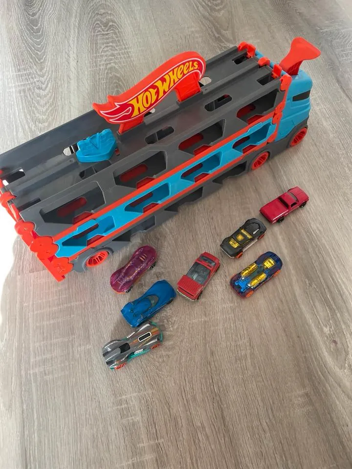 Hot Wheels Mega Hauler