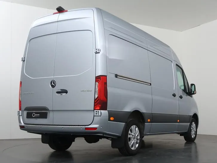 Mercedes-Benz Sprinter 2024 photo 2