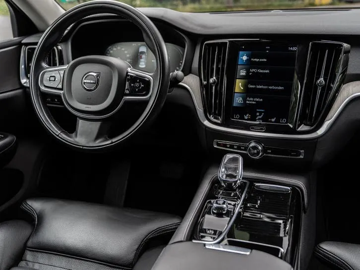 Volvo S60 2022 photo 2
