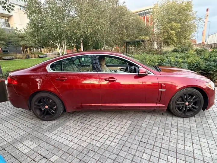 Jaguar Xf 2011 photo 3