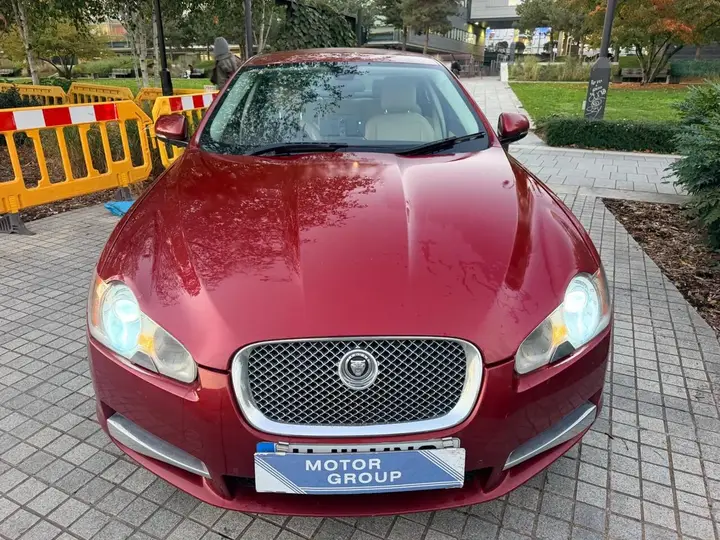 Jaguar Xf 2011 photo 2