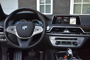 BMW 7 Series 2017 photo 2
