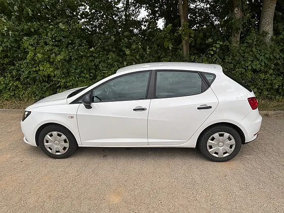 Seat Ibiza 2015 photo 2