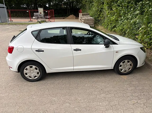 Seat Ibiza 2015 photo 3