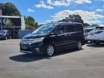 Nissan Serena 2012 photo 4