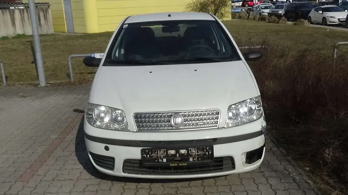Fiat Punto 2009 photo 2