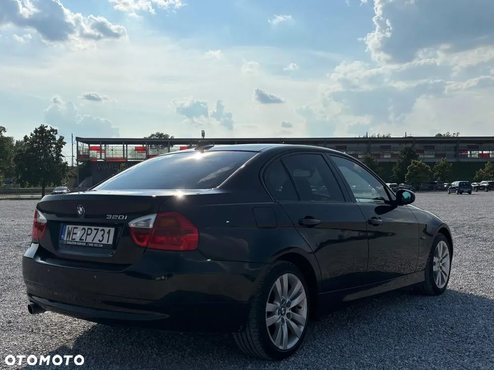 BMW 320I 2006 photo 4