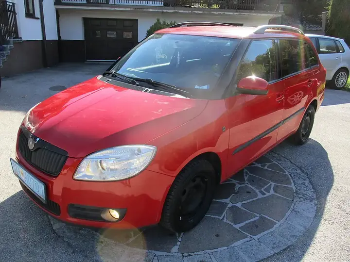Skoda Fabia 2008 photo 2