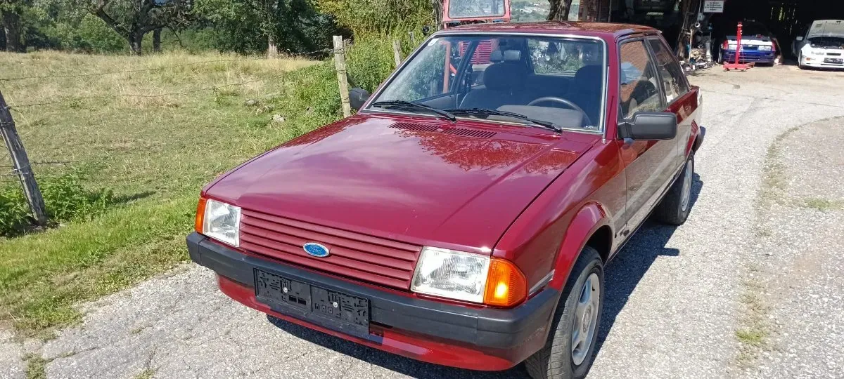 Ford Escort 1986 photo 2