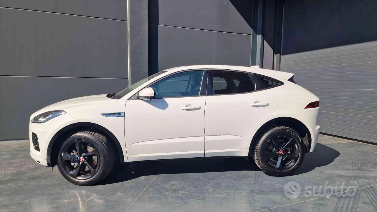 Jaguar E-Pace 2019 photo 2