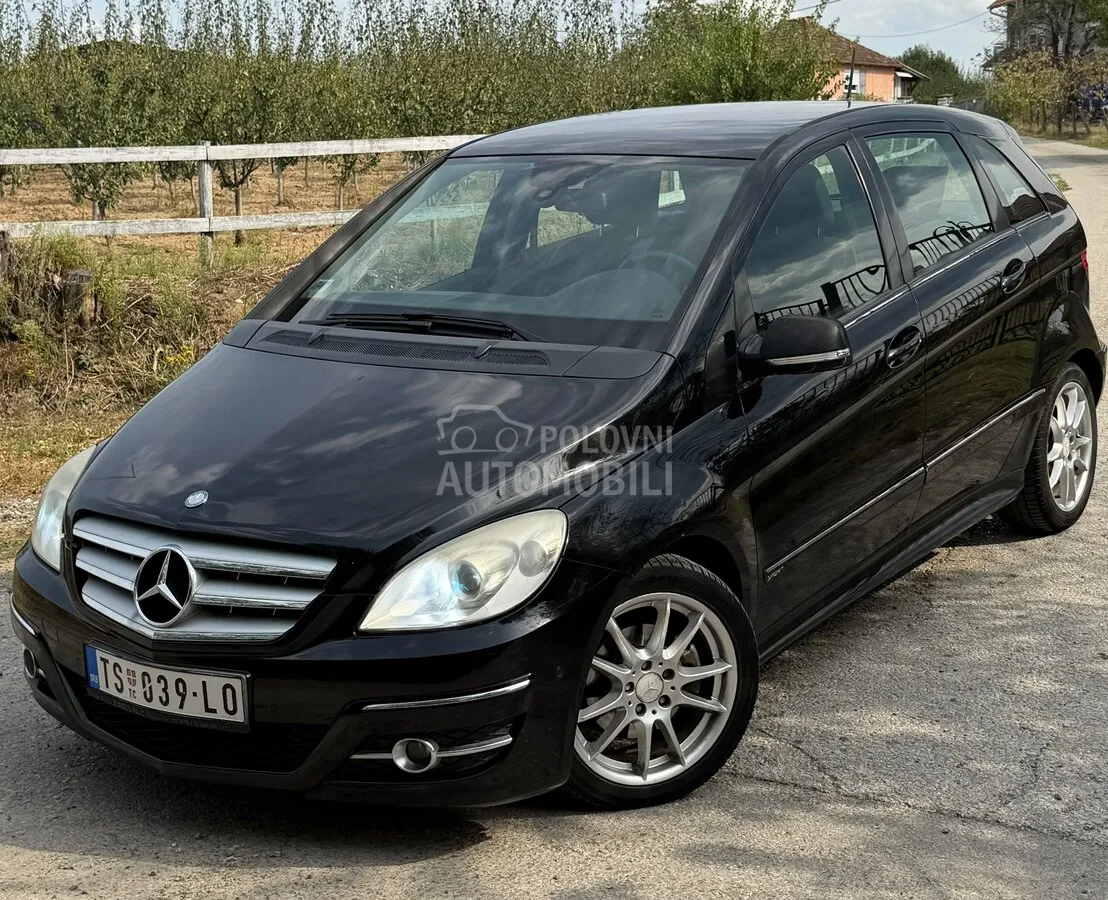 Mercedes-Benz B 180