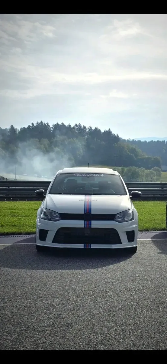 Volkswagen Polo 2011 photo 2