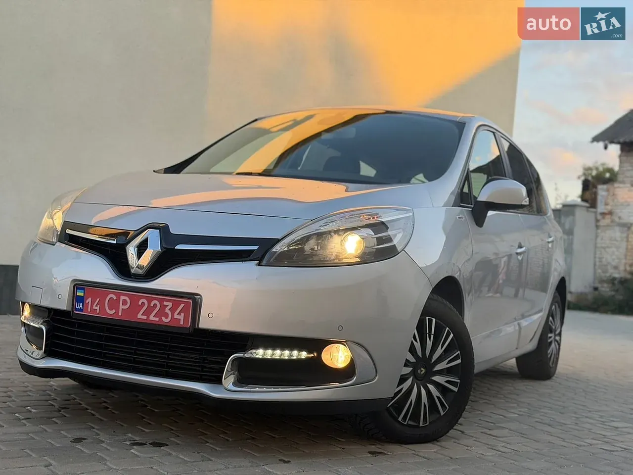 Renault Grand Scenic 2012 photo 3