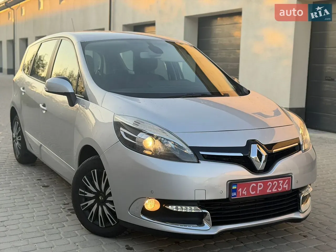 Renault Grand Scenic 2012 photo 5