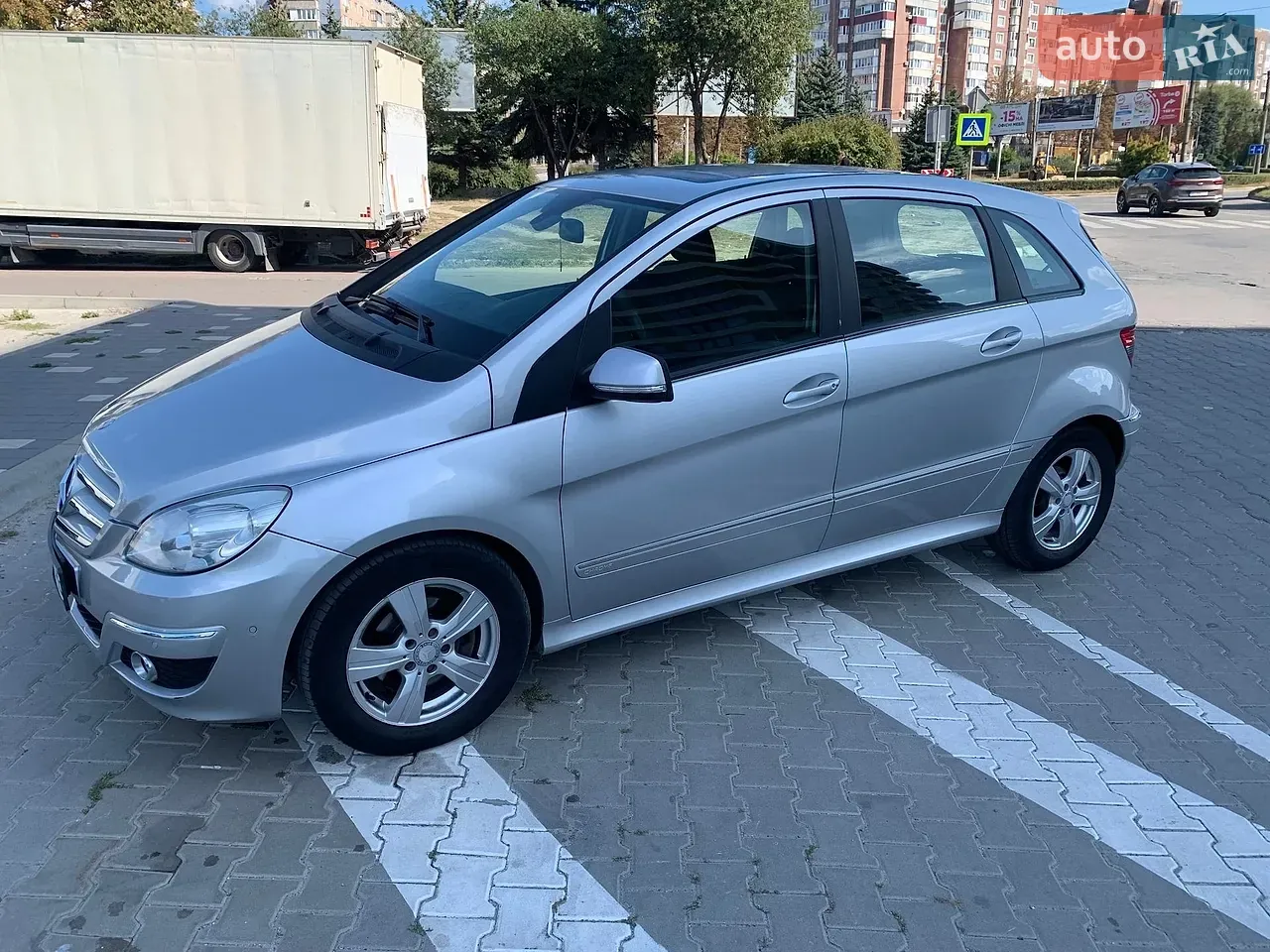 Mercedes-Benz B-Class 2009 photo 3