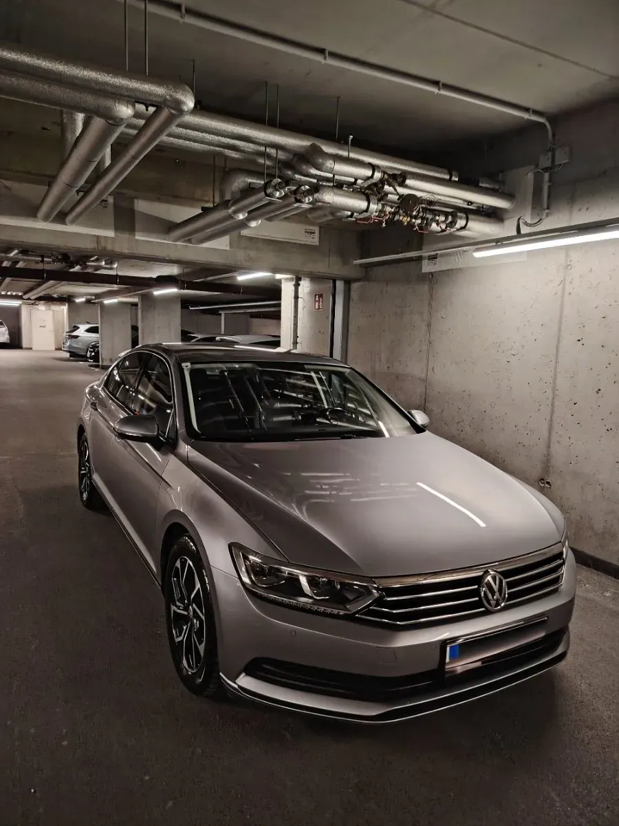 Volkswagen Passat 2018 photo 2
