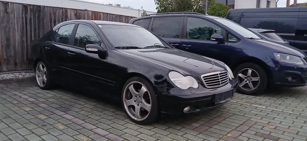 Mercedes-Benz C-Class 2002 photo 2