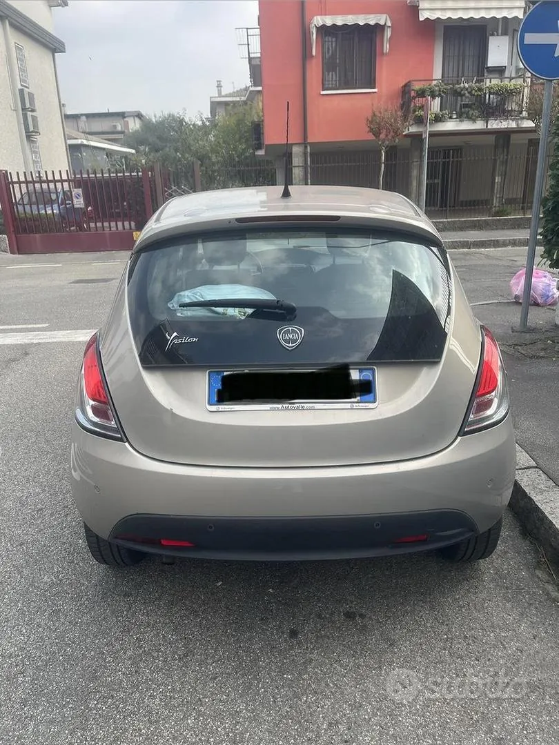 Lancia Ypsilon 2011 photo 2