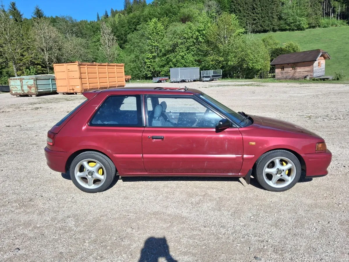 Mazda 323 1997 photo 3