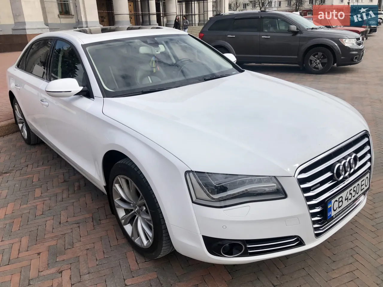 Audi A8 2012 photo 4