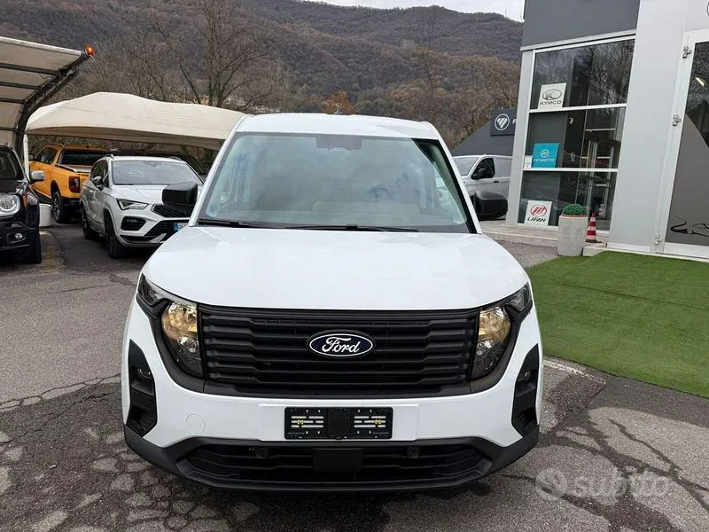 Ford Transit Courier photo 3