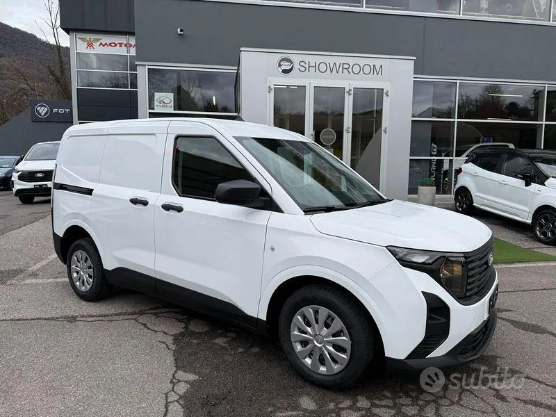 Ford Transit Courier photo 5