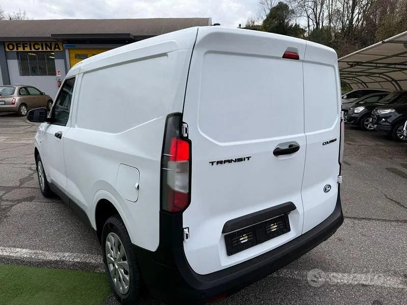 Ford Transit Courier photo 4