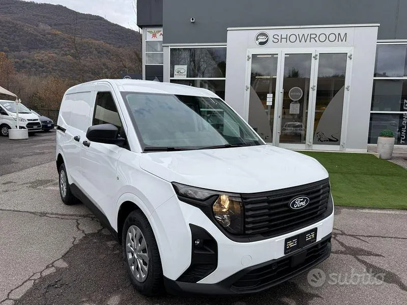 Ford Transit Courier photo 2