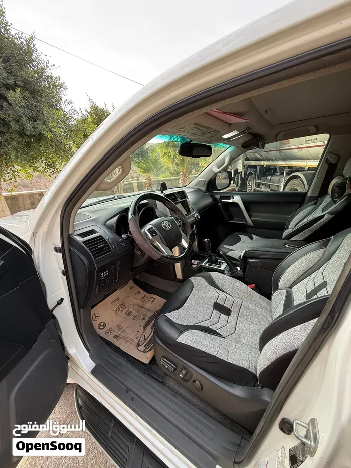 Toyota Land Cruiser 70 2011 photo 4