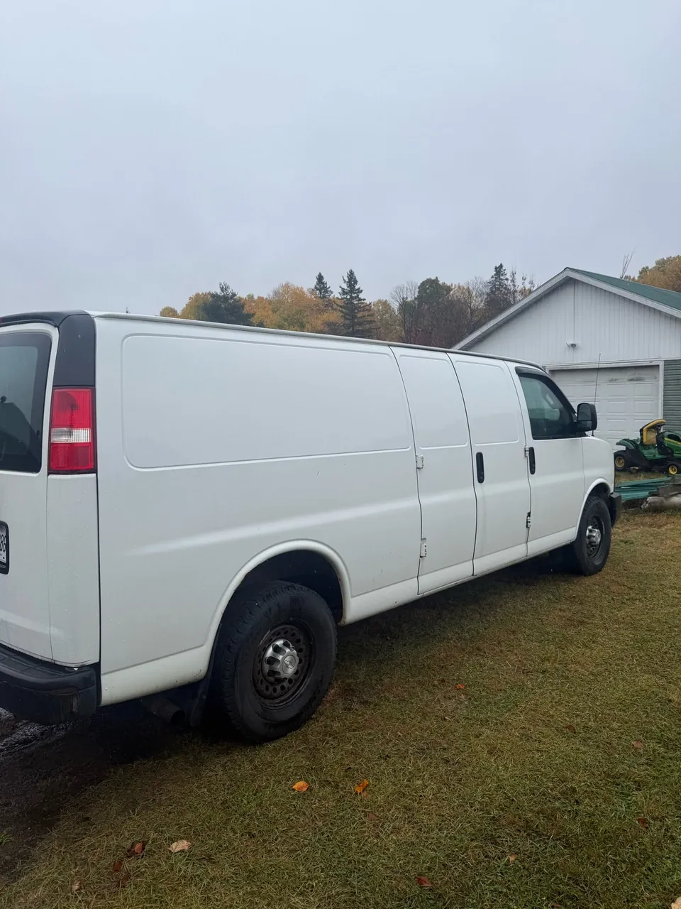 Chevrolet Express 2016 photo 2
