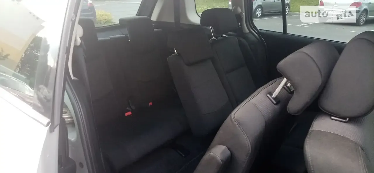 Mazda Mazda 5 2010 photo 2