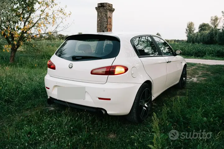 Alfa Romeo 147 2010 photo 5