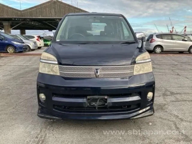 Toyota Voxy Z Kirameki 2005 photo 5