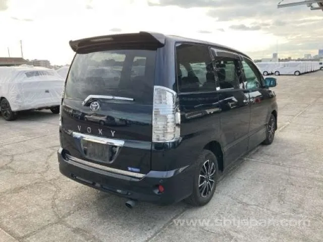 Toyota Voxy Z Kirameki 2005 photo 4