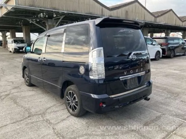Toyota Voxy Z Kirameki 2005 photo 3