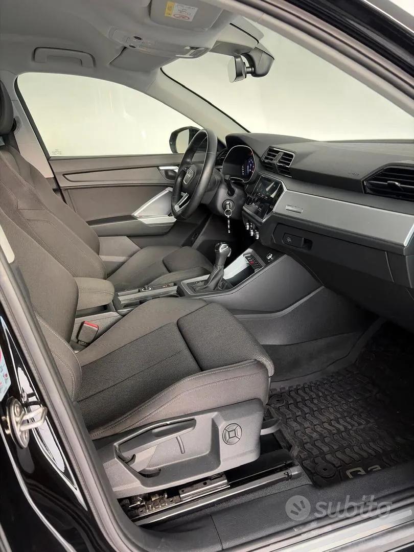 Audi Q3 2019 photo 2