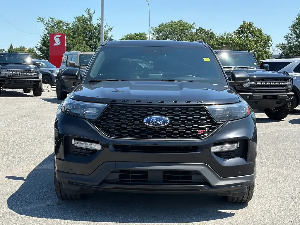 Ford Explorer 2022 photo 2