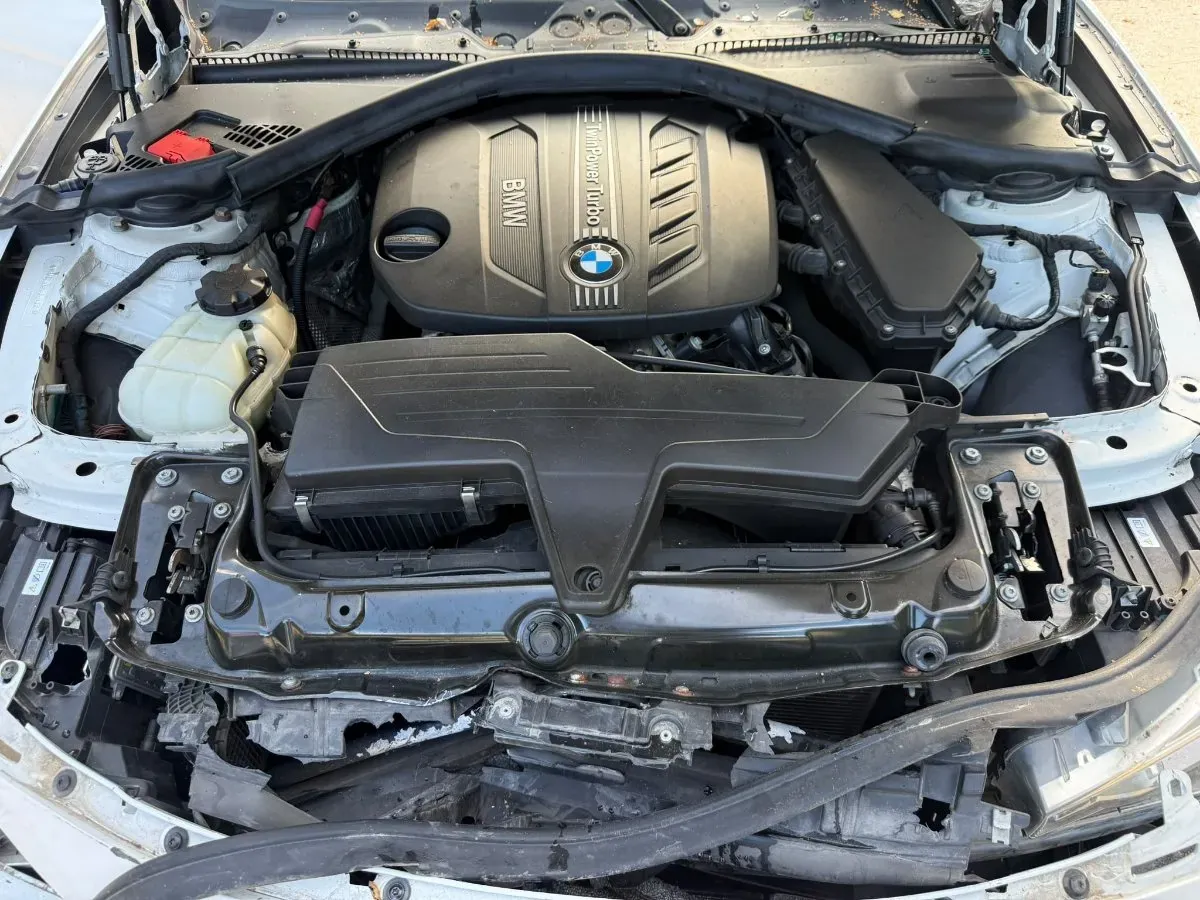 BMW 3 Series 2013 photo 2
