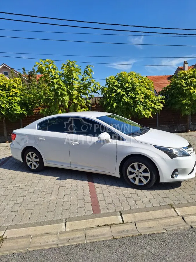 Toyota Avensis 2015 photo 2