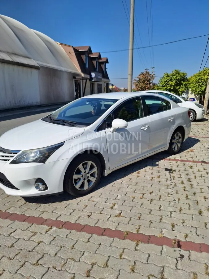 Toyota Avensis 2015 photo 4