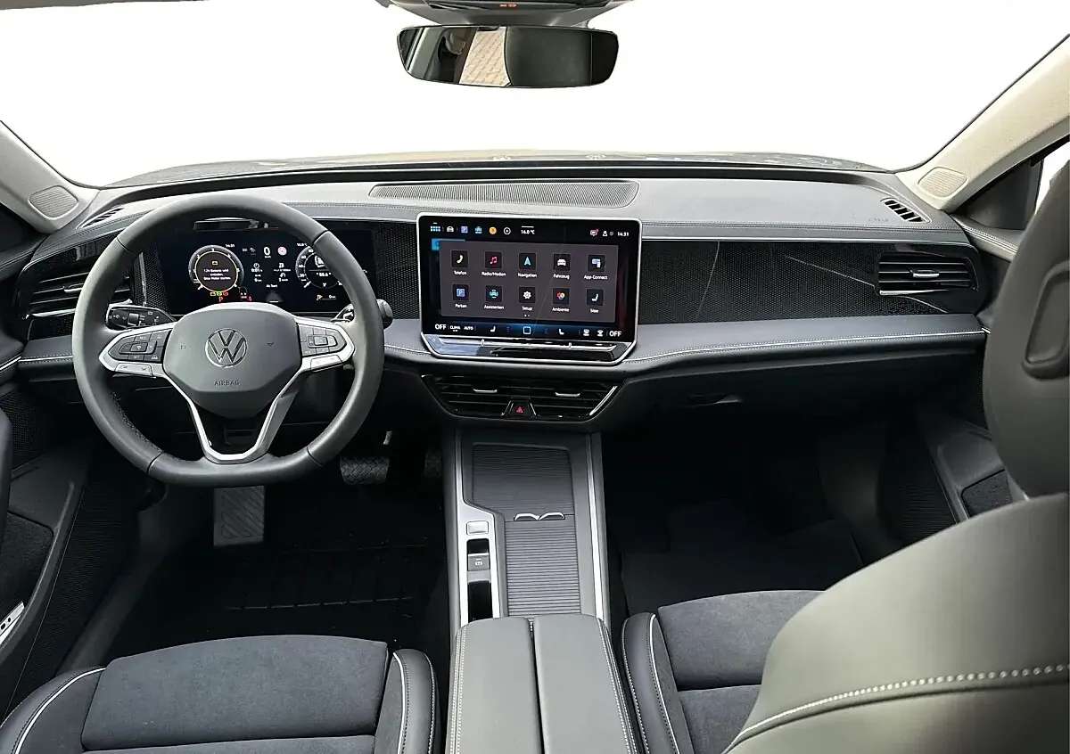 Volkswagen Passat 2025 photo 3