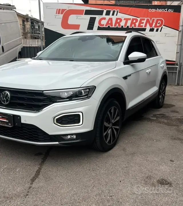 Volkswagen T-Roc 2019 photo 2