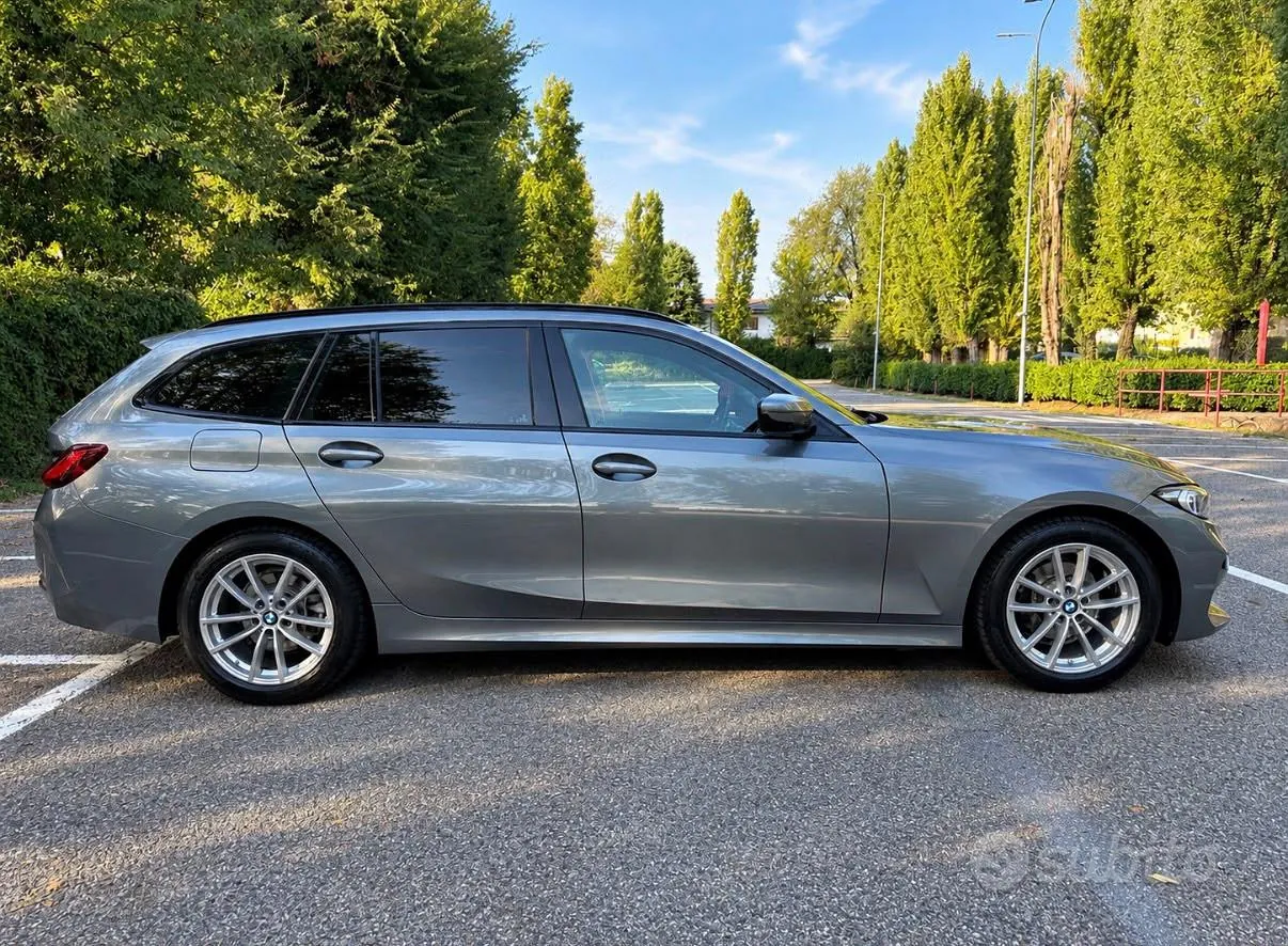 BMW 3 Series 2023 photo 2
