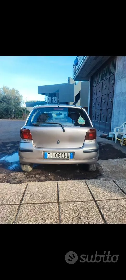 Toyota Yaris 2003 photo 4