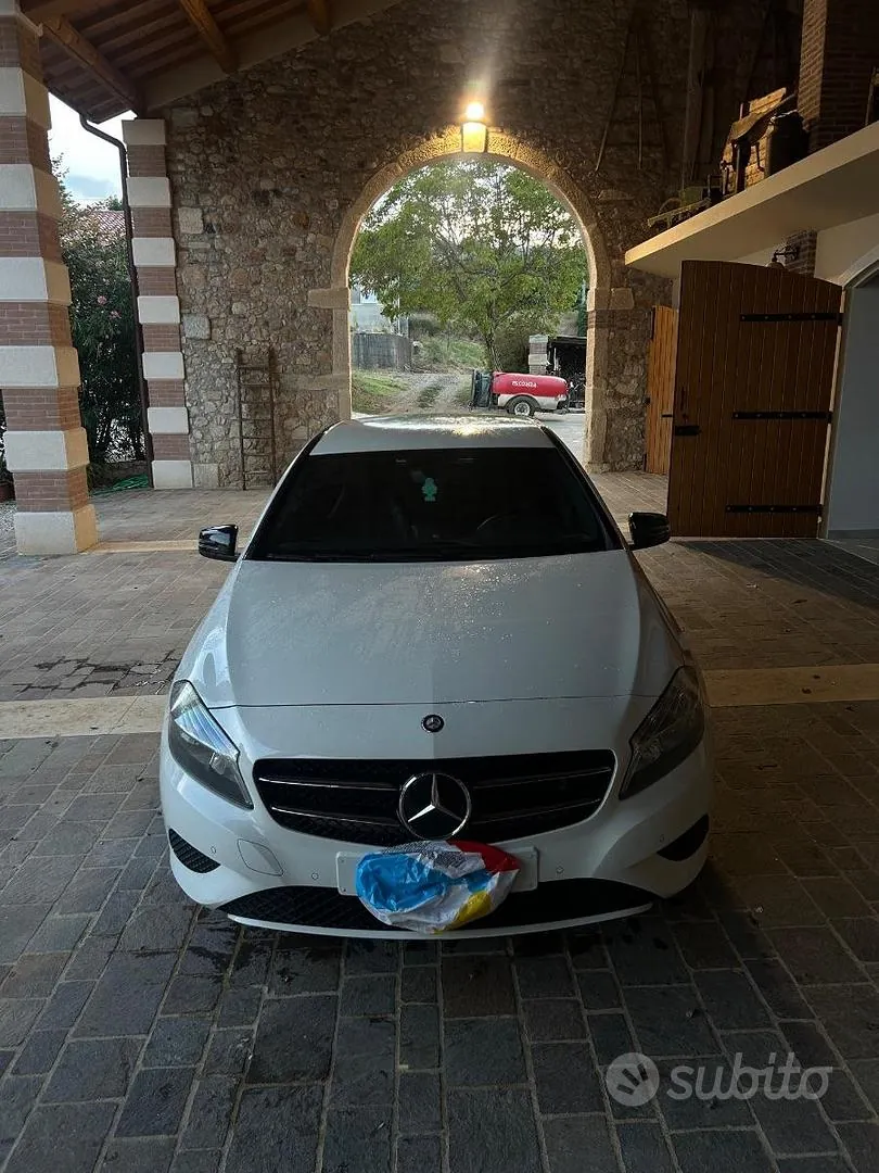 Mercedes-Benz A 180 2014 photo 2