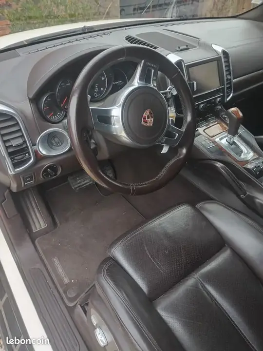 Porsche Cayenne 2010 photo 2