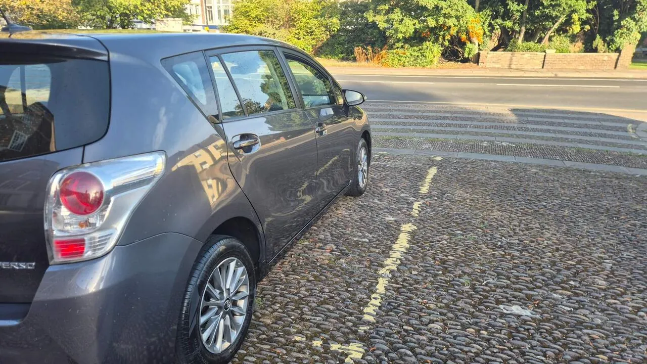 Toyota Verso 2017 photo 2