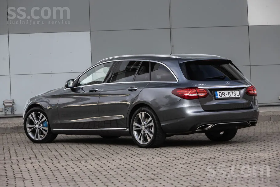 Mercedes-Benz C350E 2016 photo 4