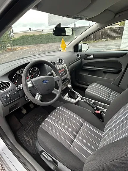 Ford Focus 2010 photo 5