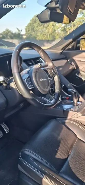 Jaguar E-Pace 2019 photo 3